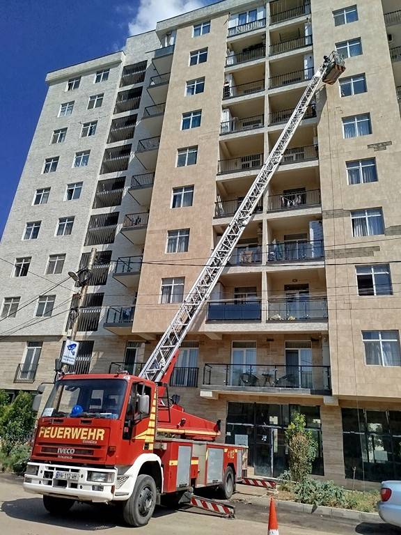 ქირავდება 32 მეტრიანი ამწე კალათა