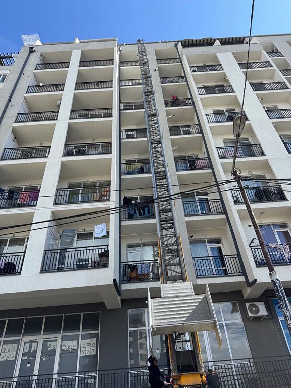 ჟირაფიამწე-ლიფტიგარე-ლიფტი-პიონერკა