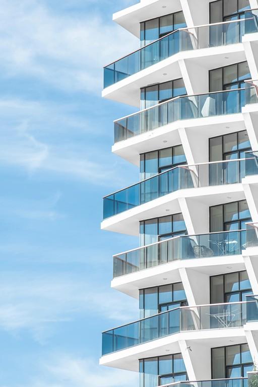 ნაწრთობი-მინა-შუშა-საშხაპე-კაბინები-აივნების-შემინვა