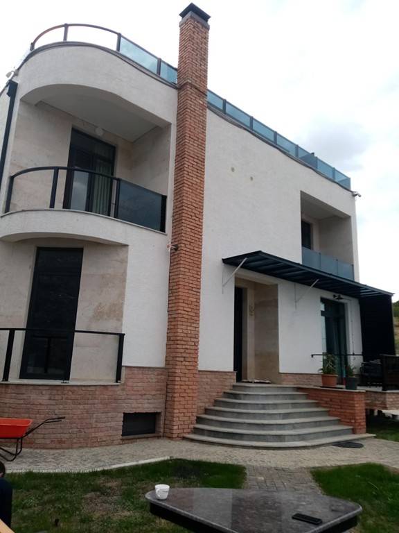 ტერასების და კიბეების შემინვა