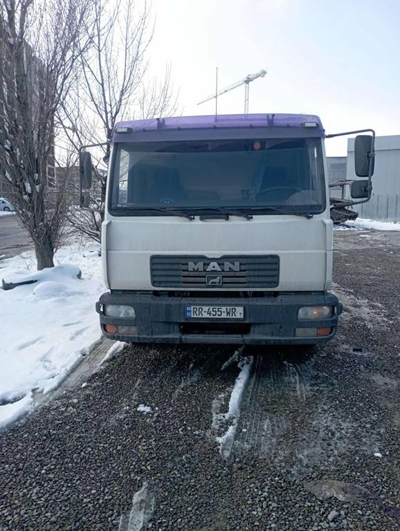 ევაკუატორით პორტიდან მანქანების გამოყვანა